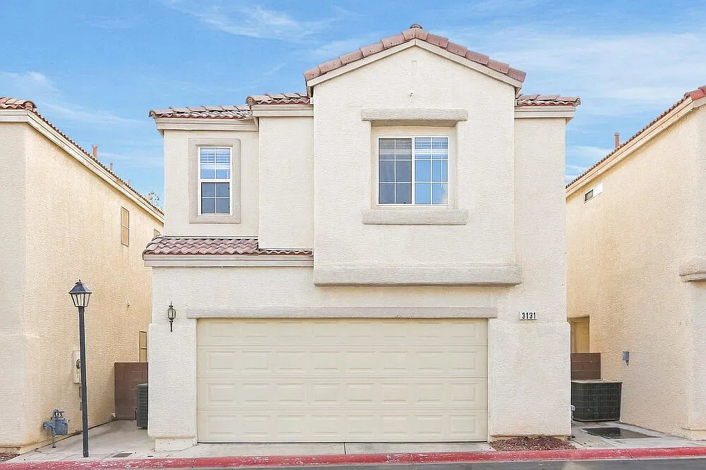 3 bed, 2.5 bath, 1385 sqft, $1,845 — Photo 1