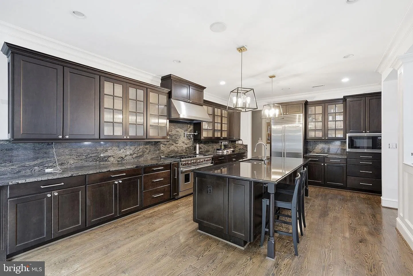 6 bed, 5.5 bath, 5448 sqft, $7,500 — Photo 2