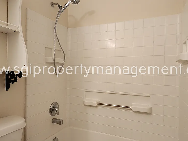 2304 Hayes St — Photo 16