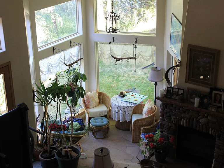 128 Old County Ln — Photo 4