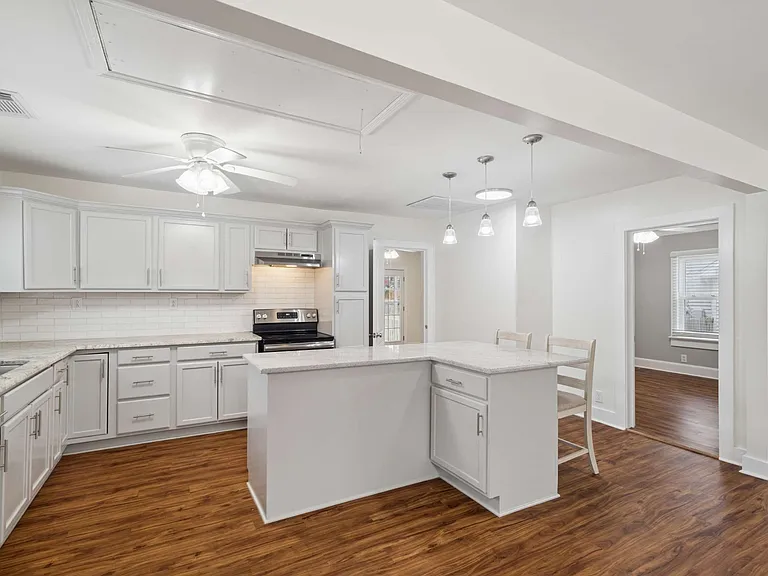 205 Raymond St — Photo 13
