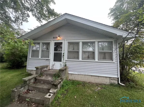 609 E Garfield Ave, Swanton, OH 43558