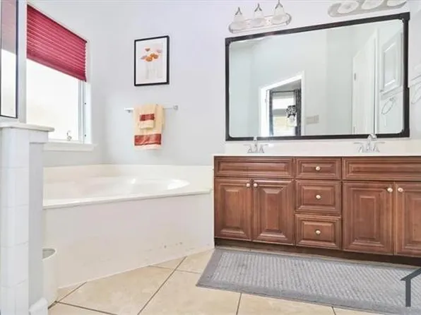 9070 Winding River Dr, Fort Worth, TX 76118