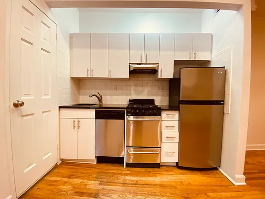 Rented by Metropolis Real Estate of Manhattan | media 5