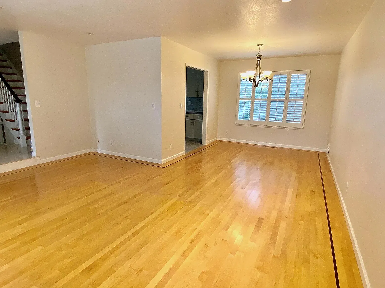 5 bed, 2160 sqft, $7,800 — Photo 3
