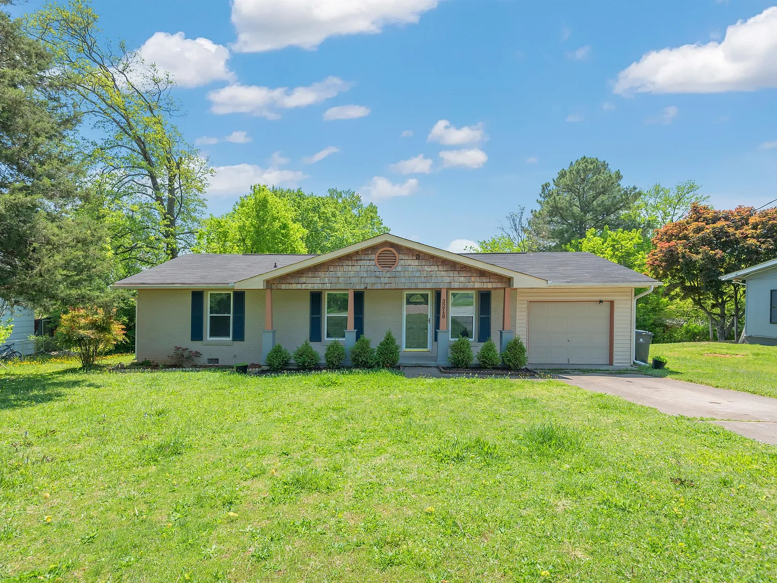 (ACHJH) 3218 Chantilly Drive Northeast — Photo 1