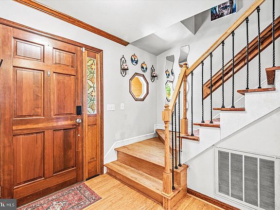 5th image of 11311 Crown Ct