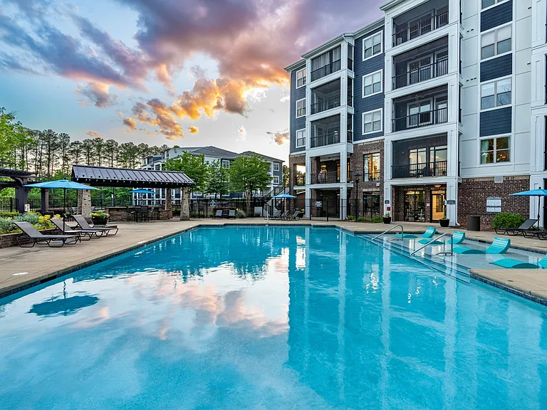 Swimming Pool with Tanning Ledge and Sundeck