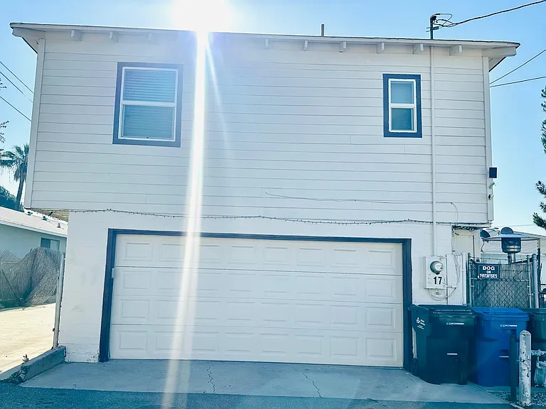 217 1/2 S Minnesota Ave — Photo 16