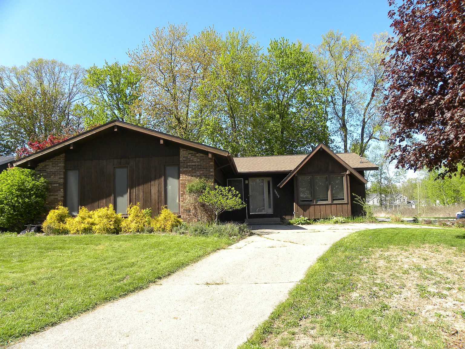 3069 Willow Creek Dr SW photo 1