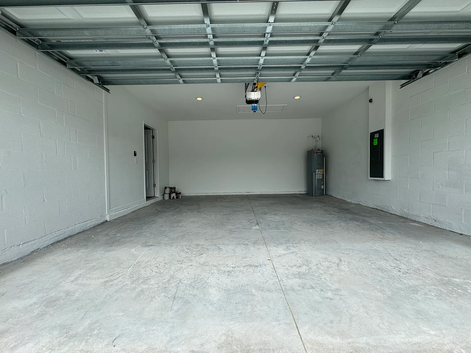 3 bed, 1444 sqft, $2,000 — Photo 2