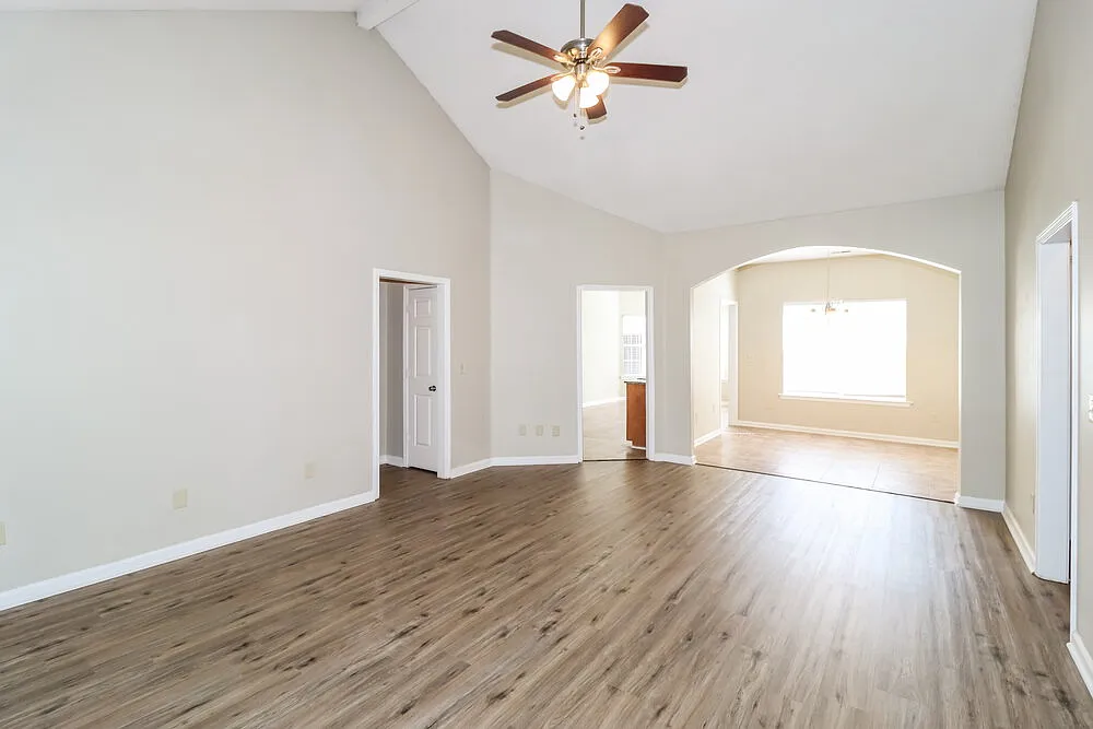 3 bed, 2.0 bath, 1509 sqft, $2,080 — Photo 4