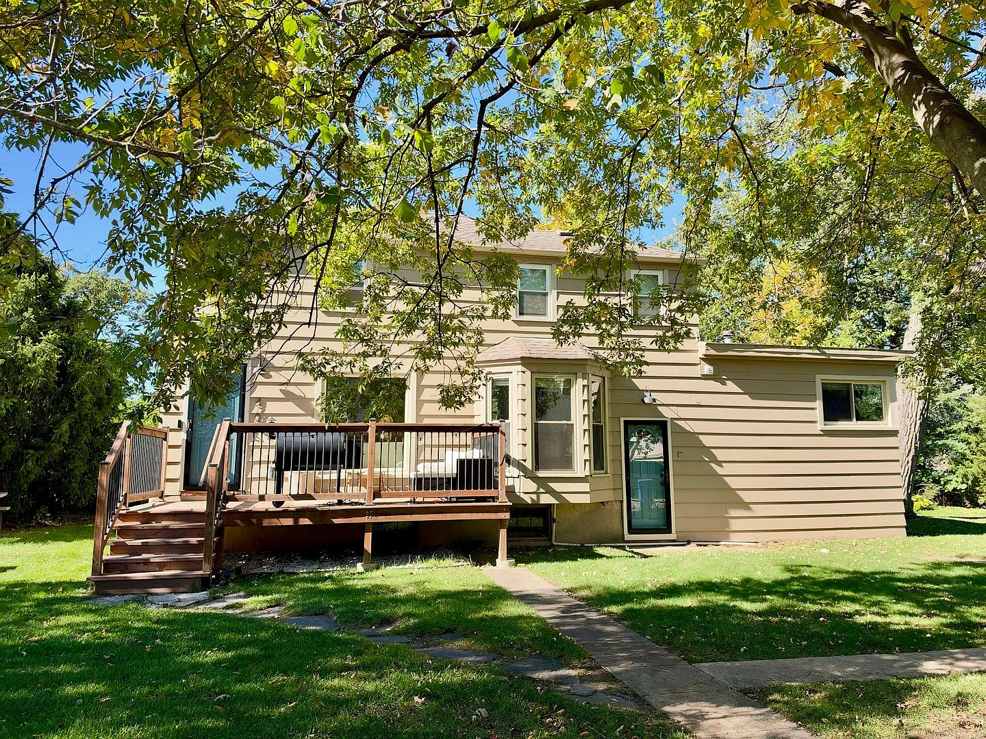 3 bed, 1340 sqft, $2,700 — Photo 2