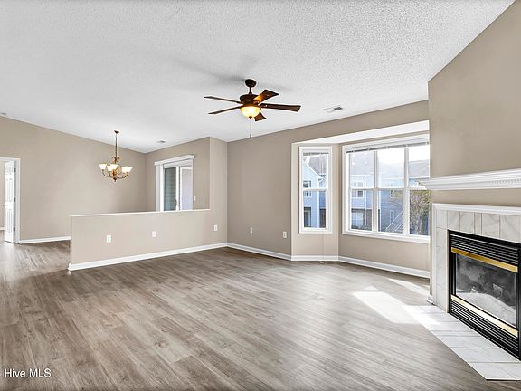 3rd image of 4146 Breezewood Dr APT 204