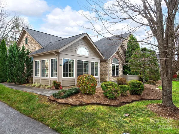 202 Summerfield Pl, Flat Rock, NC 28731