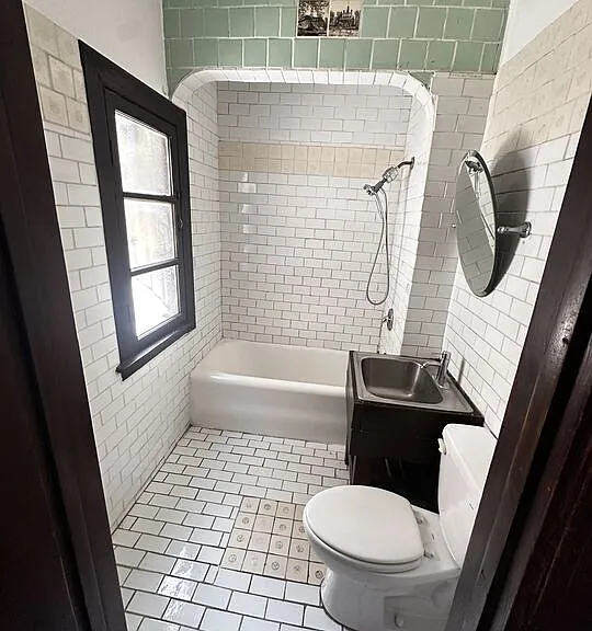 156 N Kenmore Ave #2 — Photo 3