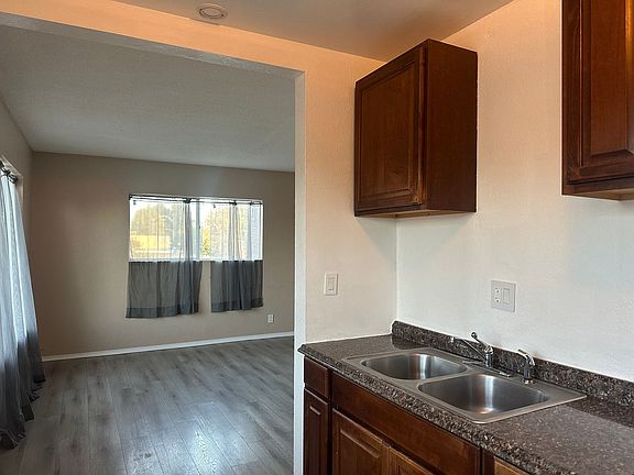 5th image of 303 N Lincoln St #A