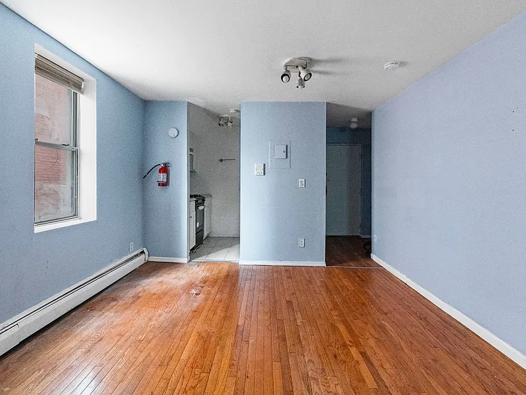 817 10th St #B2 — Photo 5