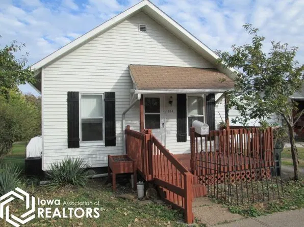 224 S 8th St, Chariton, IA 50049