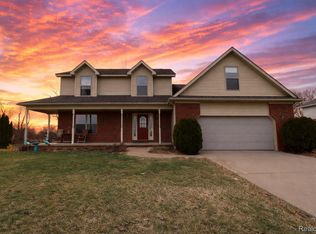 8376 Oak Ridge Dr, Goodrich, MI 48438