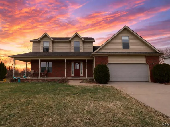 8376 Oak Ridge Dr, Goodrich, MI 48438