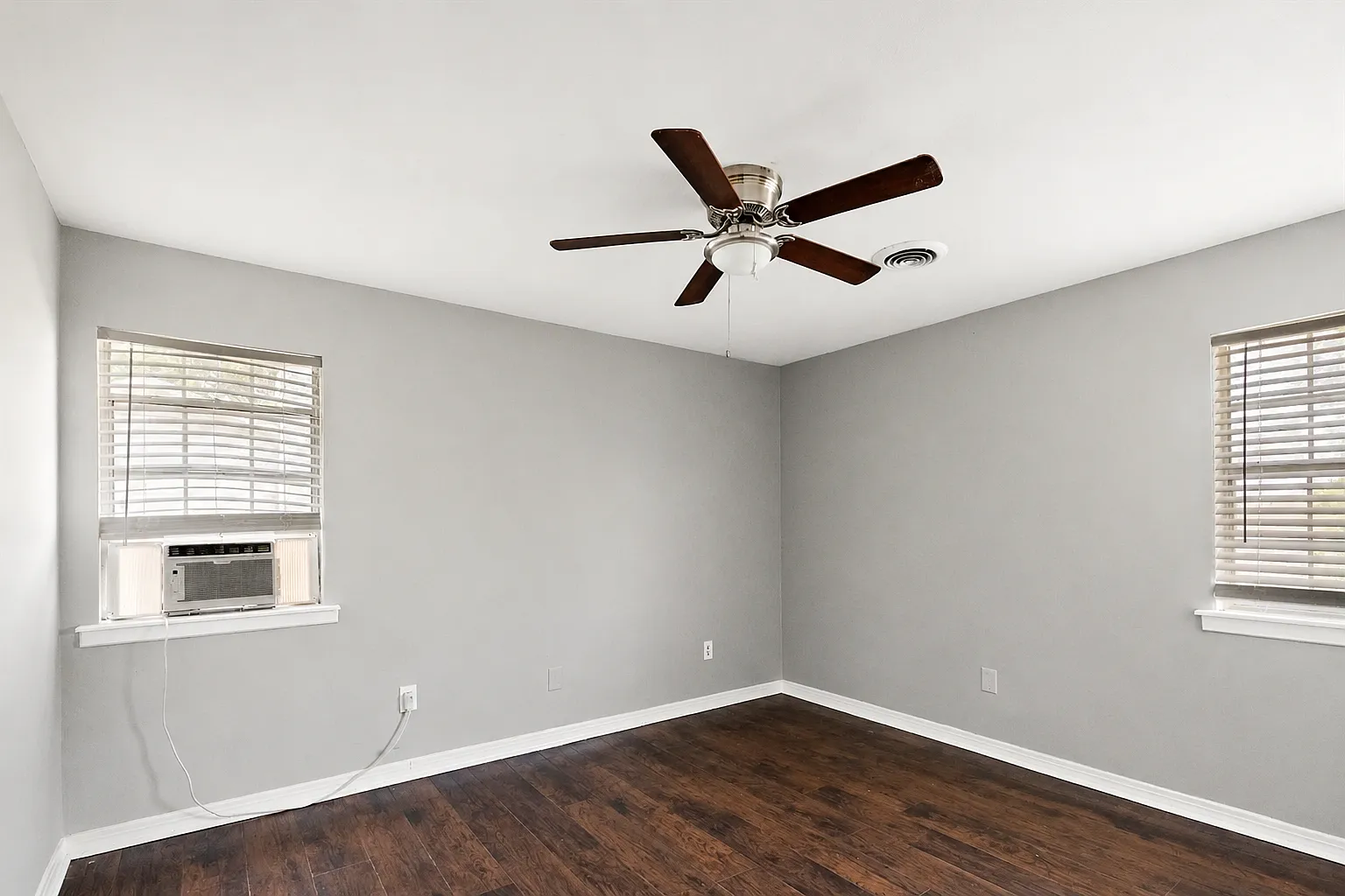 3 bed, 1400 sqft, $1,400 — Photo 3