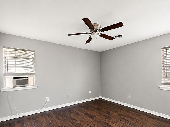 3rd image of 1102 Jamestown Way