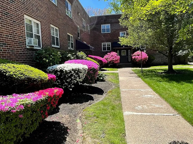 Princeton Gardens — Photo 43