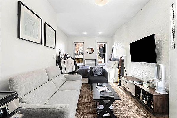 1st image of 325 W 21st St APT 15