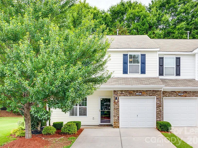 1430 Harpers Inlet Dr — Photo 1