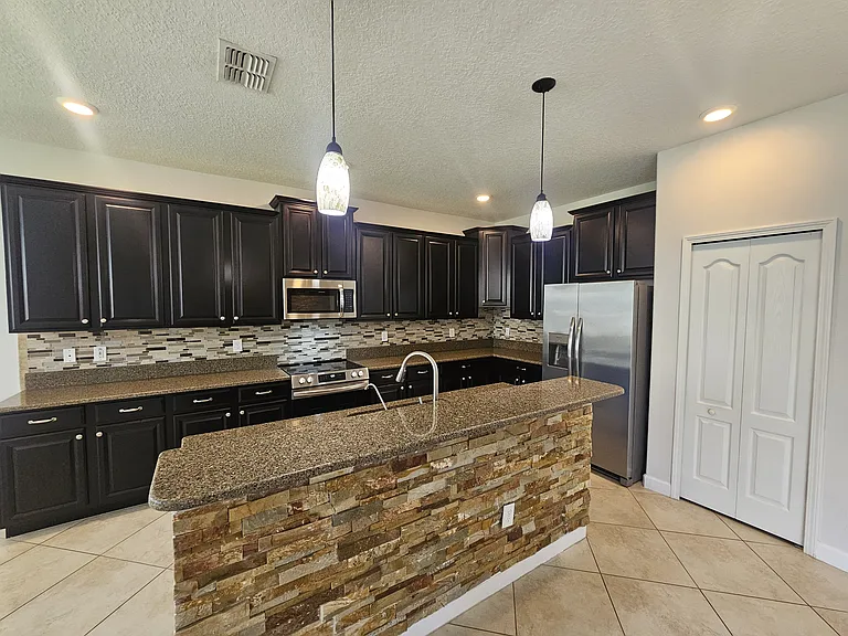 2718 Atherton Dr — Photo 3