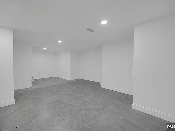 3rd image of 58-60 Ingraham Pl