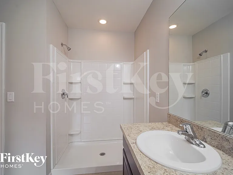 217 SE 27th St — Photo 13