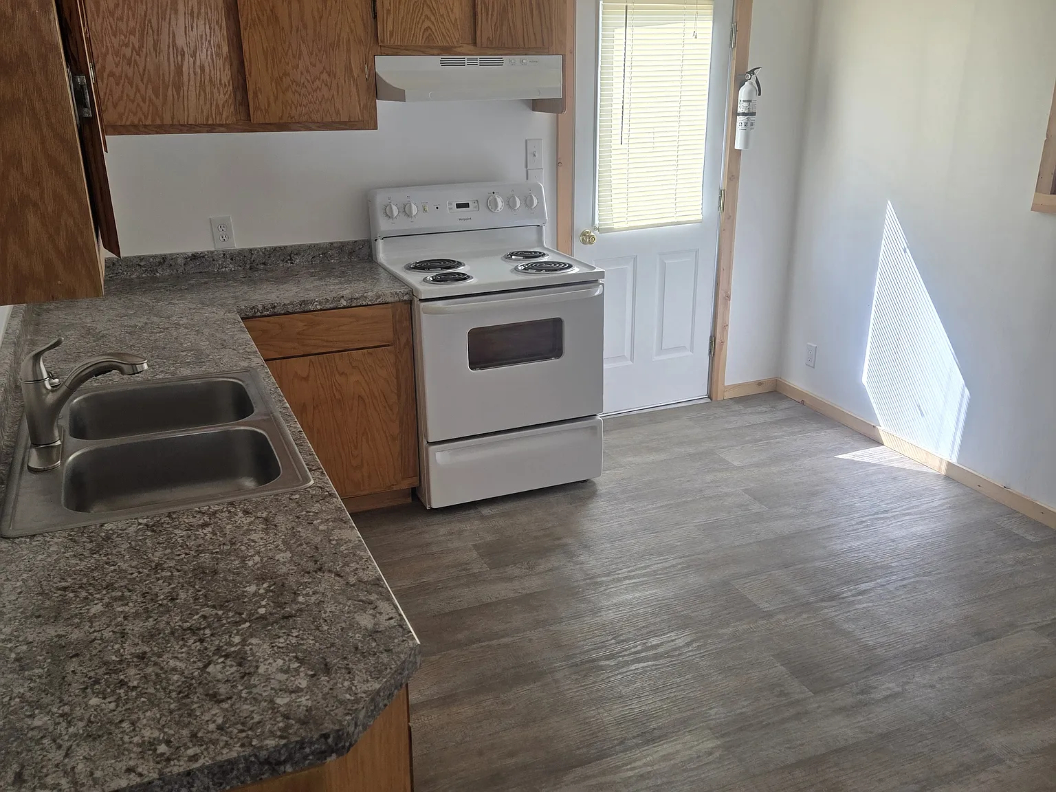 2 bed, 700 sqft, $1,200 — Photo 3