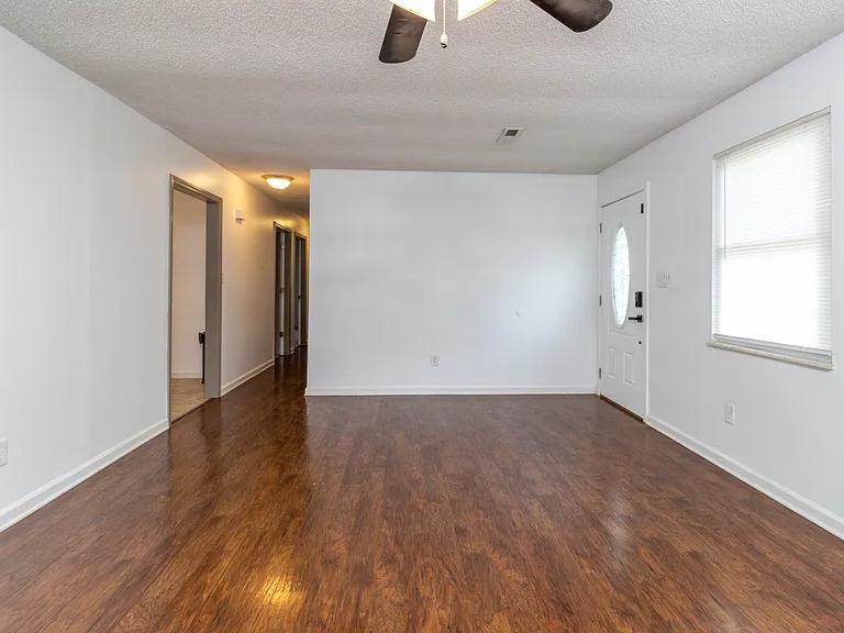 2821 Vicksburg Ln — Photo 16