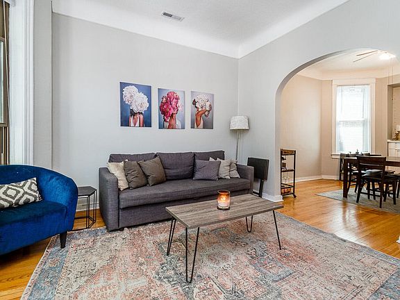 4th image of 3554 N Wilton Ave #2E