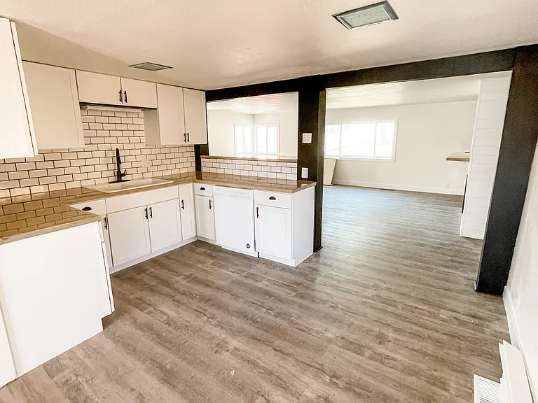 1611 Warren Ave — Photo 5