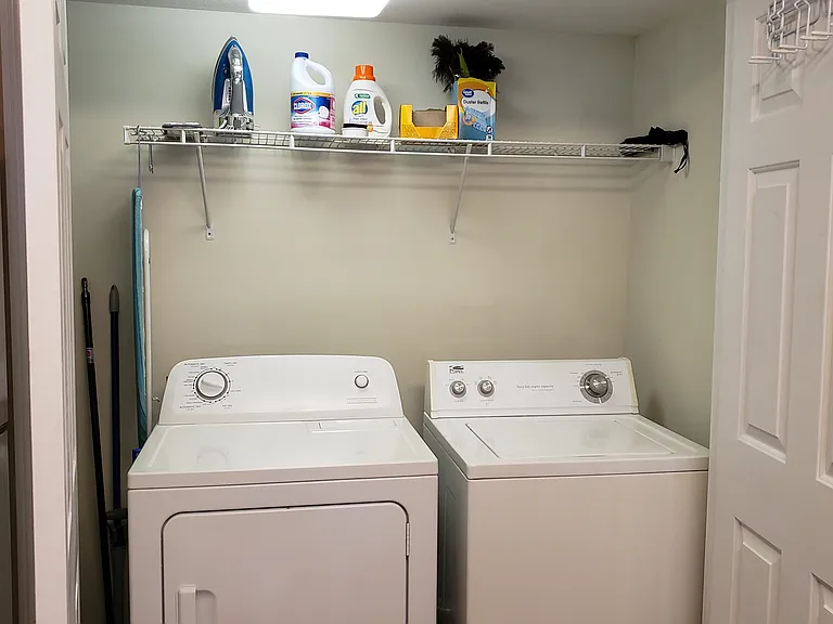 102 Jamestown Ct — Photo 7