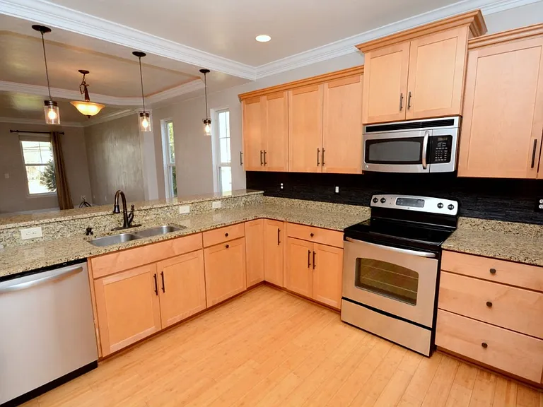 2216 E Berrie Cir — Photo 12