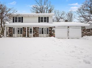 2530 Westbrook Dr NW, Grand Rapids, MI 49504