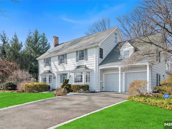 426 Knollwood Rd, Ridgewood, NJ 07450