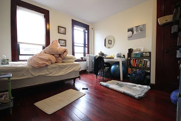Rented by Nooklyn NYC LLC | media 44