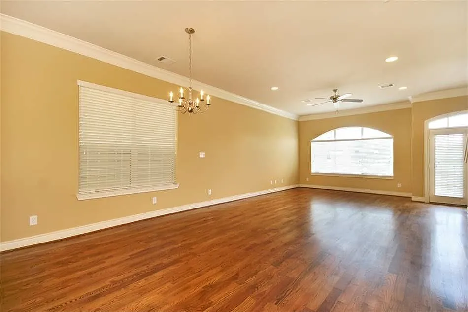 3 bed, 3.0 bath, 1990 sqft, $2,800 — Photo 4