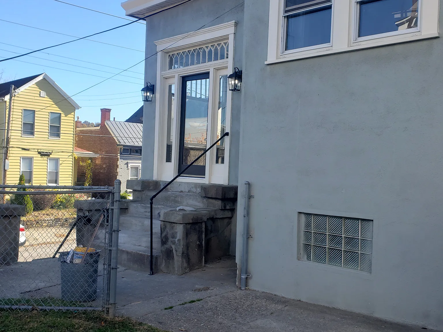 4 bed, 2400 sqft, $3,200 — Photo 4