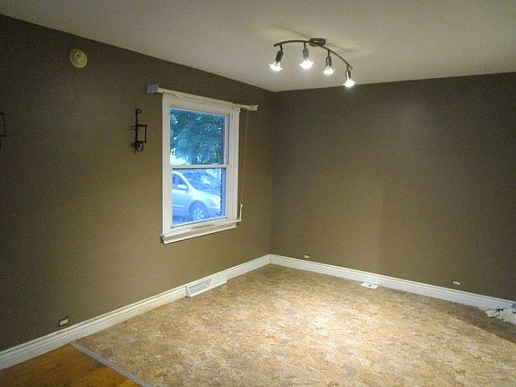 4th image of 3252 S Main St