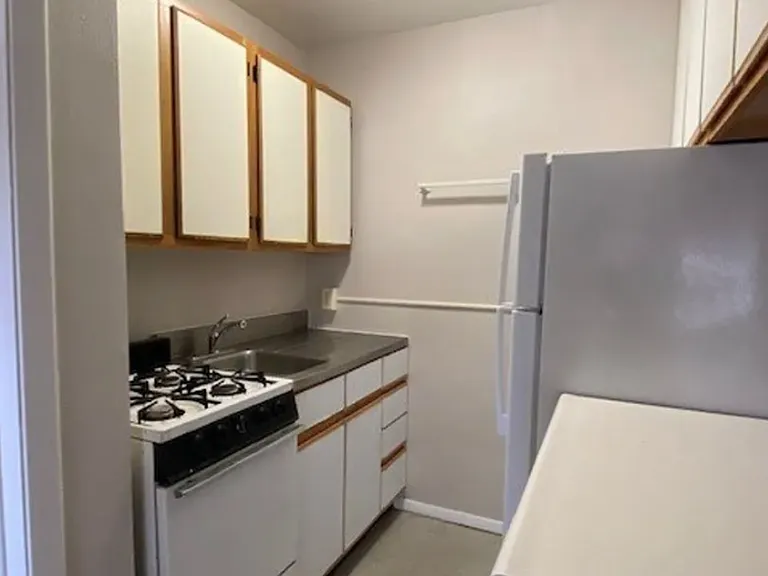 511 W University Ave — Photo 10
