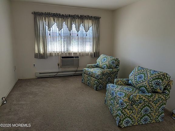 4th image of 165 A Columbine Avenue
