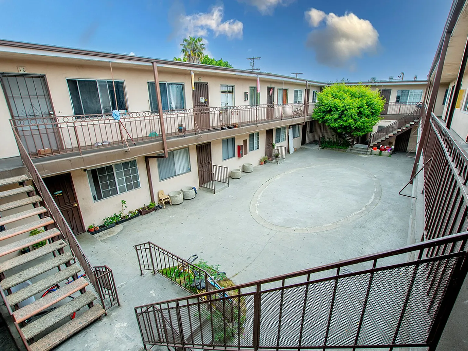 Figueroa Street Apartments — Photo 1