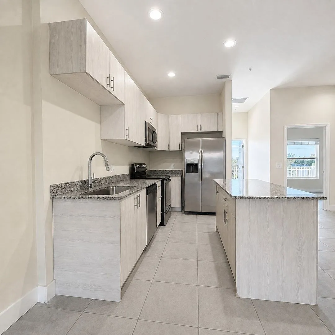 3221-3409 SW 8th Pl — Photo 4