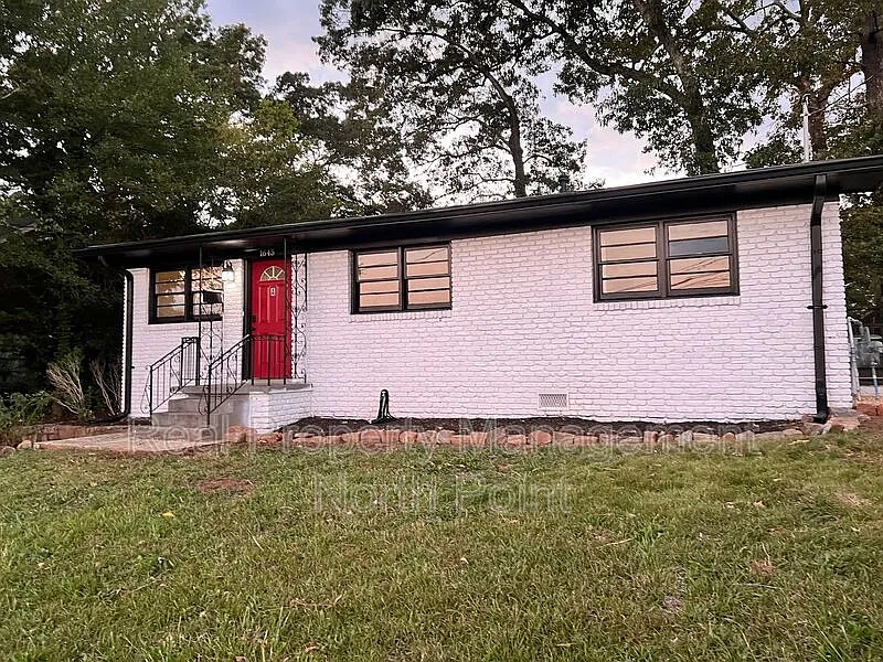 3 bed, 1.0 bath, 1073 sqft, $1,795 — Photo 2